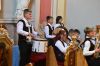 Orkiestra gra w kośćiele